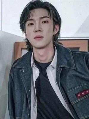 Alternative view of All Of Us Are Dead In Soo Yoo Jacket