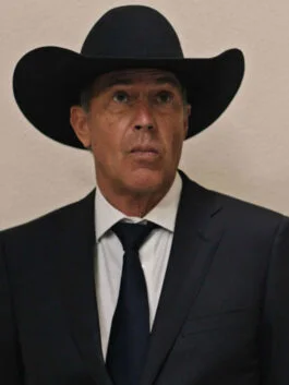 Yellowstone-John-Dutton-Suit