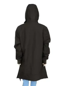 avengers-infinity-war-elizabeth-olsen-cotton-coat