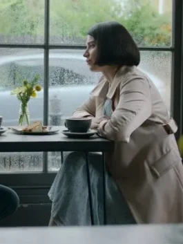 behind-her-eyes-adele-trench-coat