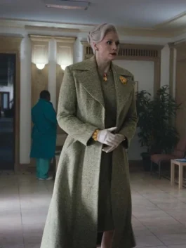 Elegant long-line green coat perfect for a professional and commanding aesthetic