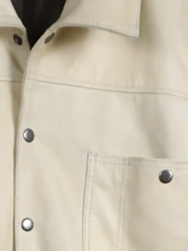 High-quality leather jacket for men featuring a soft internal lining and a clean, structured silhouette.