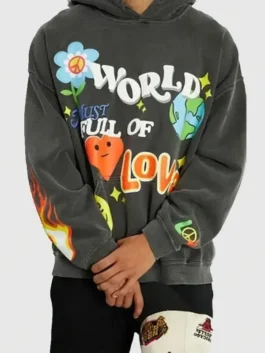 Streetwear hoodie with a classic pullover design and a spacious kangaroo front pocket.
