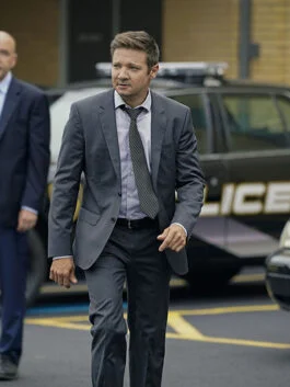 Mayor Of Kingstown S02 Jeremy Renner Suit
