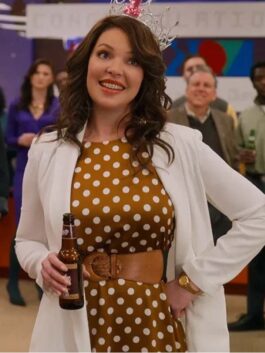 Firefly Lane S02 Tully Hart White Coat