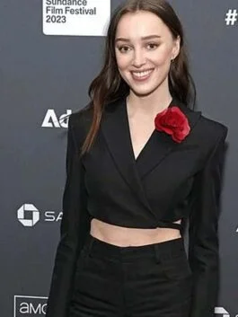 Fair Play 2023 Phoebe Dynevor Black Blazer