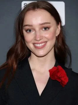 Fair Play 2023 Phoebe Dynevor Black Blazer