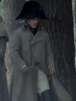 napoleon-2023-joaquin-phoenix-beige-coat