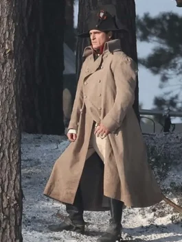 napoleon-2023-joaquin-phoenix-beige-coat
