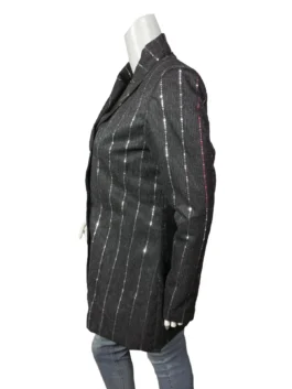 Elegant longline blazer with a classic lapel collar and detailed button-down closure.