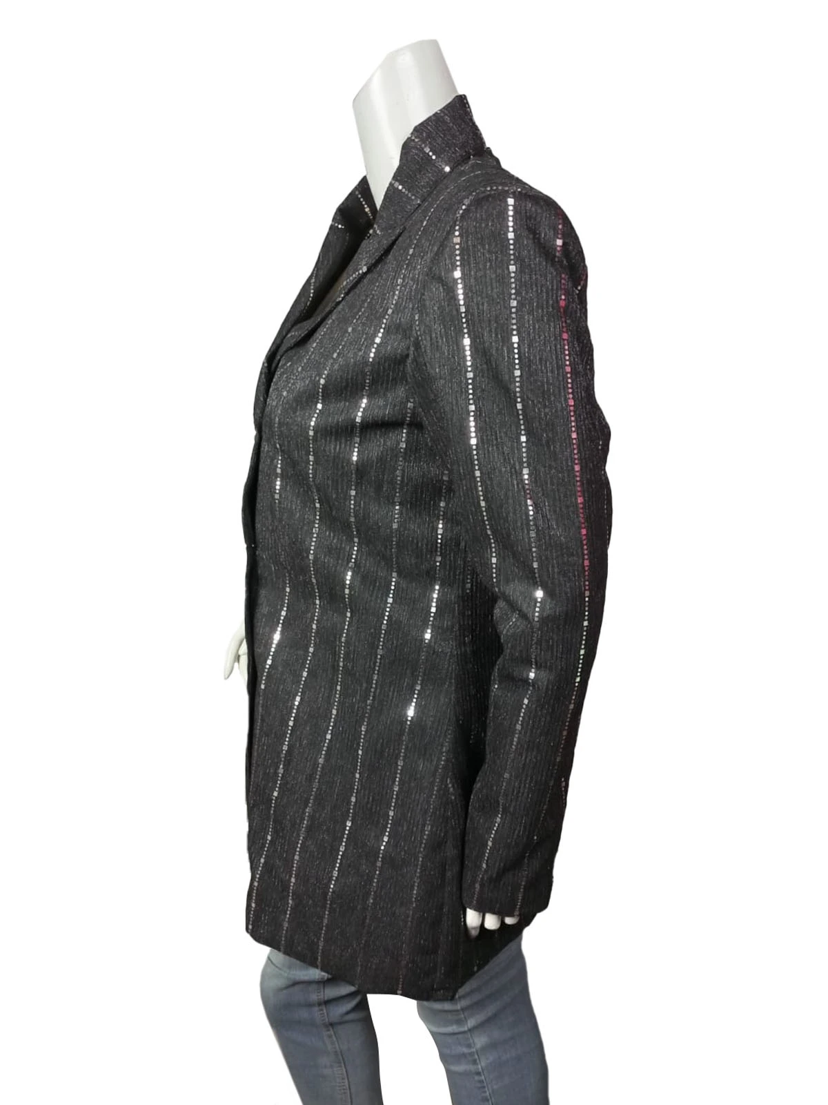 Elegant longline blazer with a classic lapel collar and detailed button-down closure.