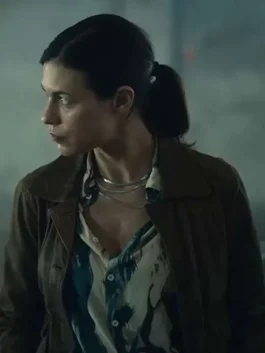 Who Is Erin Carter Margot Müller Brown Jacket side pose