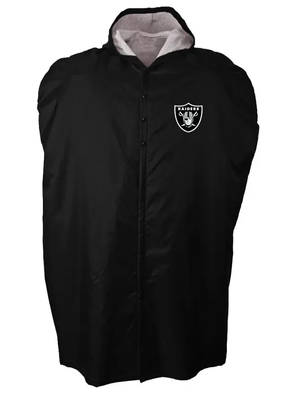 Las Vegas Raiders NFL team sideline cape coat, black, a waterproof cloak for players in winter.