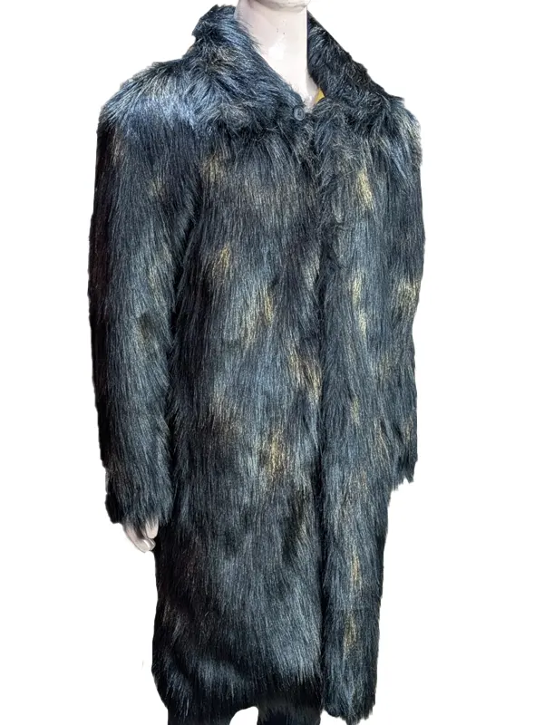 Brad Pitt as Tyler Durden in Fight Club wearing a long, shaggy brown faux fur coat with a large collar.