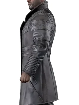 Close-up of Solomon Reed in his Cyberpunk 2077 Solomon Reed trench coat. The long black garment is his signature Solomon Reed spy coat Cyberpunk.