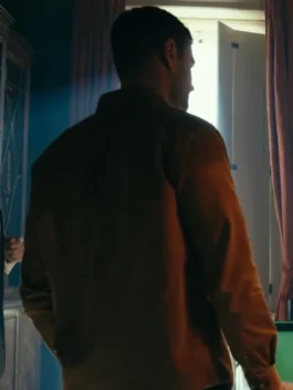 Back view of Theo James brown wardrobe shirt as Eddie Horniman, featuring a relaxed fit in The Gentlemen 2024 Eddie Horniman shirt.