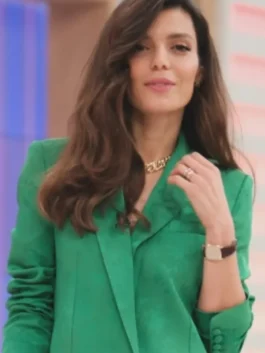 Andreia Rodrigues wearing a floral jacquard blazer on Estamos Em Casa 2026 by America Jackets.