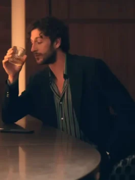 You Me and Tuscany Lorenzo de Moor Blazer showcasing a polished textile finish and a high-end profile for a sophisticated fashion statement.