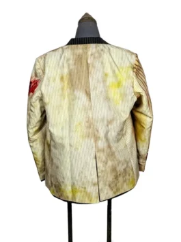 Men’s premium grade suiting fabric blazer with an elegant lapel style collar and buttoned closure.