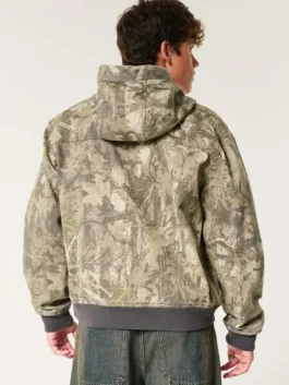 Hollister camo jacket casual streetwear style look