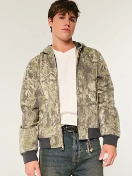 Hollister hooded camo zip-up jacket streetwear look
