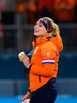 Jutta Leerdam 2026 puffer jacket in vibrant orange. This Team Netherlands puffer jacket 2026 features the iconic Dutch flag on the sleeve.