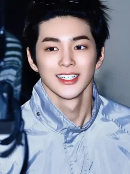 Adidas Keonho Cortis Old School Windbreaker Jacket front view highlighting professional zip and luxury cuffs.