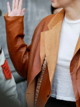 Kendall Jenner Double Layered Leather Blazer The Row edition in sophisticated brown real leather with a refined lapel collar and a double layered everyday build.