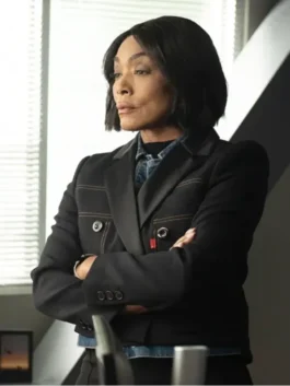 Angela Bassett 9-1-1 S09 Cropped Jacket in professional finish with luxury full length sleeves and button cuffs.