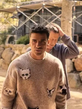 Beef Oscar Isaac Cat Print Knit Sweater in soft beige knitted fabric with a fun cat print, rounded collar and a relaxed everyday pullover silhouette.