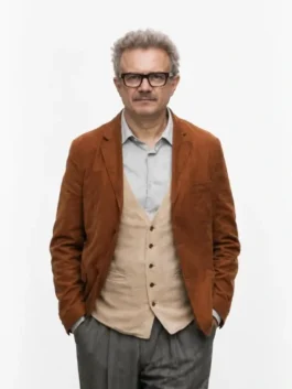 Berlin Tristan Ulloa Brown Blazer in rich brown suede fabric with a classic lapel collar and Tristan Ulloa's refined bold Berlin character everyday presence.
