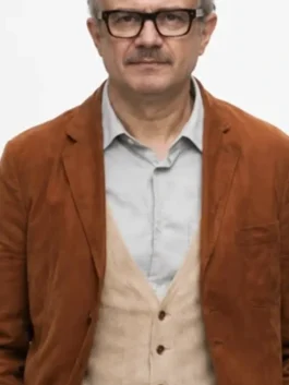Berlin Tristan Ulloa Brown Blazer front view in warm brown suede with a bold lapel collar, chest pocket and Tristan Ulloa's sharp Berlin character blazer build.