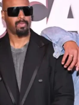 Scary Movie 6 Event Shawn Wayans Long Coat in bold black cotton with a lapel collar and Shawn Wayans's sharp and commanding everyday event presence.