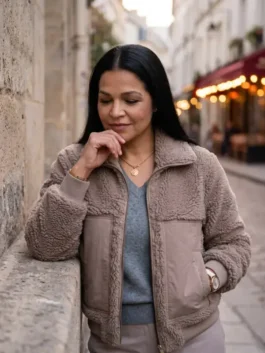 Love It or List It S21 Page Turner Sherpa Jacket Closure View