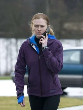 Mireille Enos as Sarah Linden in The Killing wearing a purple hooded jacket with blue contrast trim while on the phone